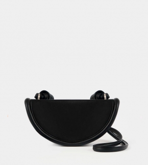 Монополия | Полукруглая черная каркасная женская сумка Fibi S в черном цвете