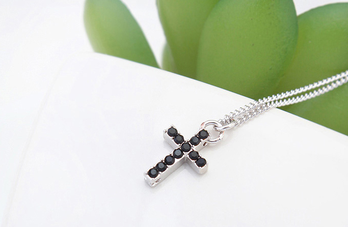 Колье «Черный крестик»  | CDE SWAROVSKI 