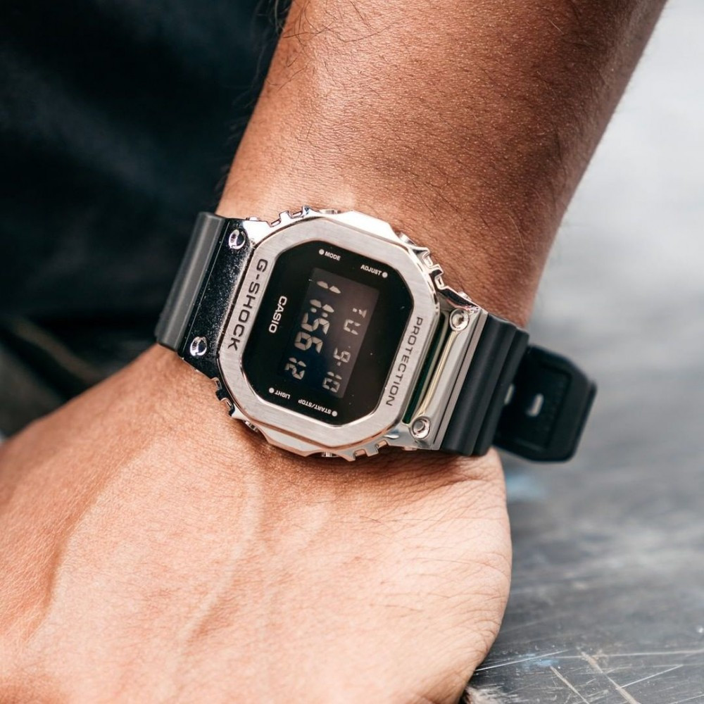 Японские наручные часы мужские Casio G-SHOCK GM-5600-1DR с хронографом | Casio 